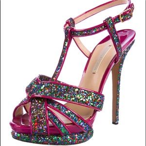 📌 Nicholas Kirkwood Tess Glitter T-Strap Heels